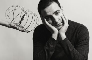 INTERVIU Alexandru Ivănoiu, dramaturg și actor: „Principalul proiect e să găsesc un mod de a exista liniștit în perioada asta confuză și neclară.”